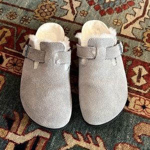 NWT - Birkenstock Boston Shearling Clog in Stone Coin - 37
